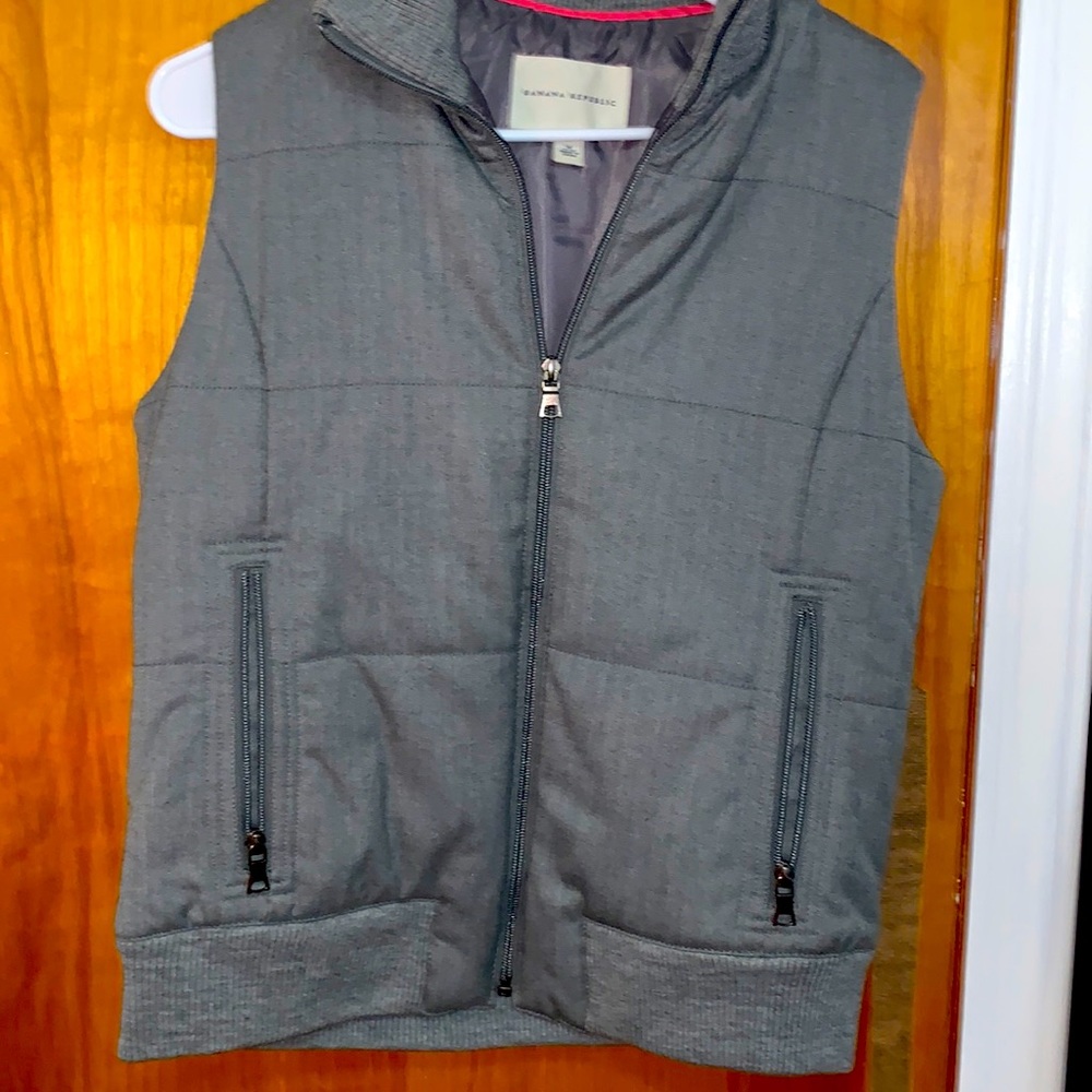 Banana republic size M, color gray, no sleeve jacket